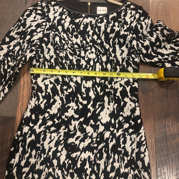 Reiss Black and White Patterned 3/4 Sleeve Dress in size 6 - Picture 10 of 16